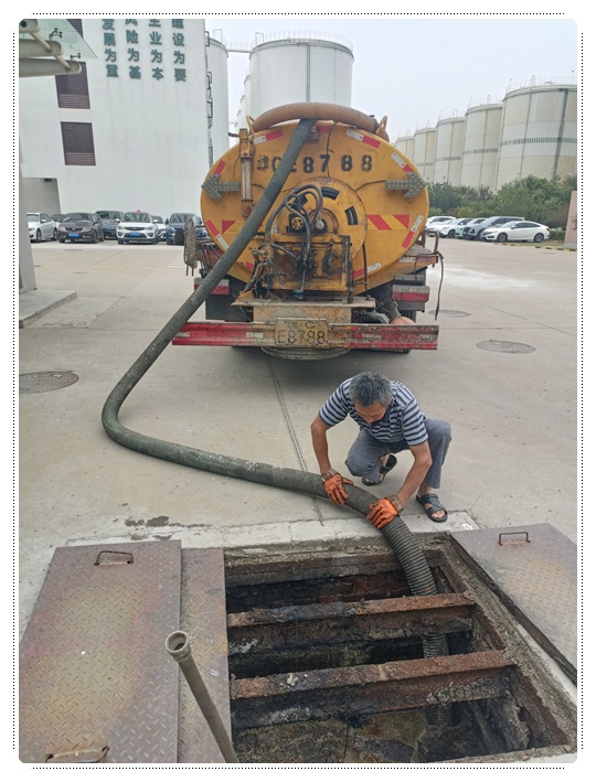 龙楼镇隔油池清掏