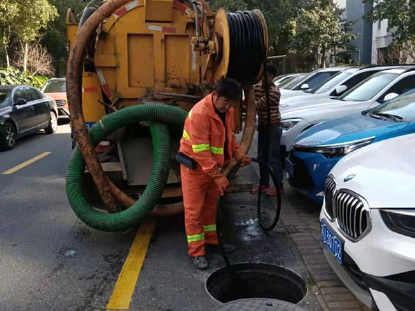 龙楼镇排污管道清淤